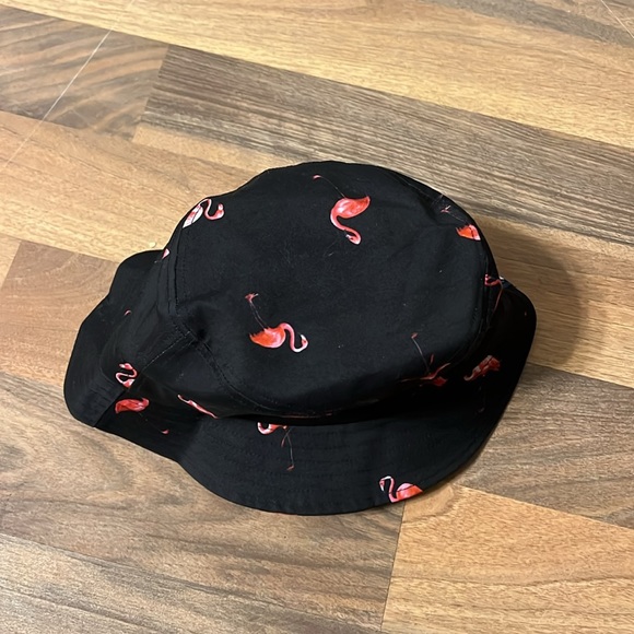Black flamingo hat - Picture 2 of 3